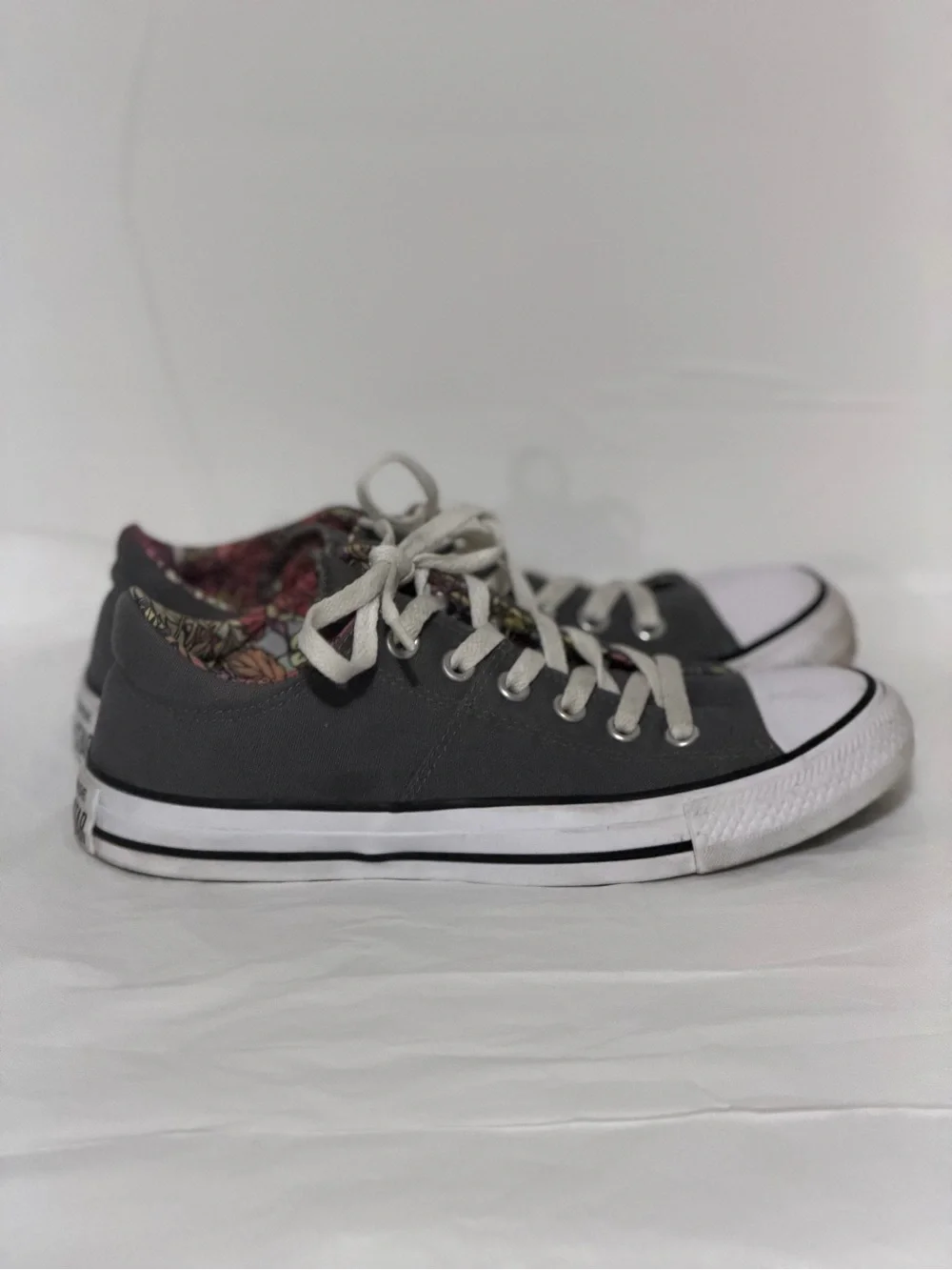 Converse Kids Gray Low-Top Canvas Sneakers with Floral Lining